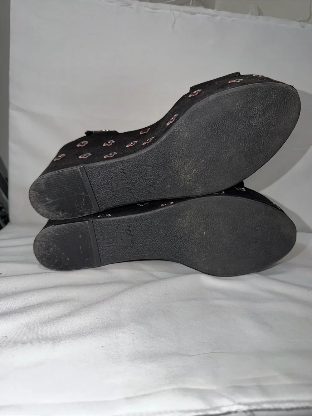 Nine West Shoes Keely Black Suede Platform Wedge Sandals Embroidered Floral 9.5